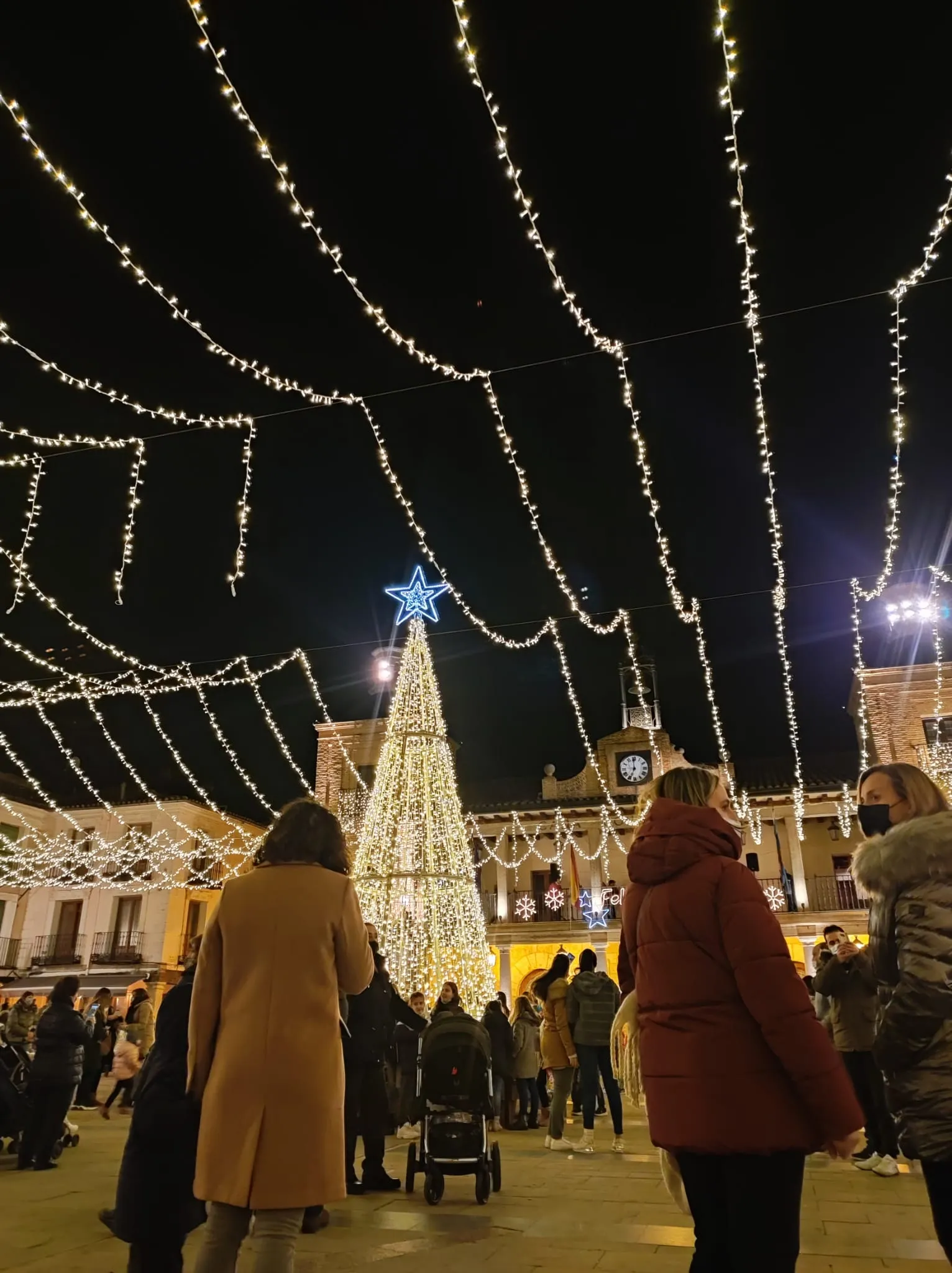 Foto 10 - El Burgo de Osma da el pistoletazo de salida a la Navidad con el encendido de sus luces 
