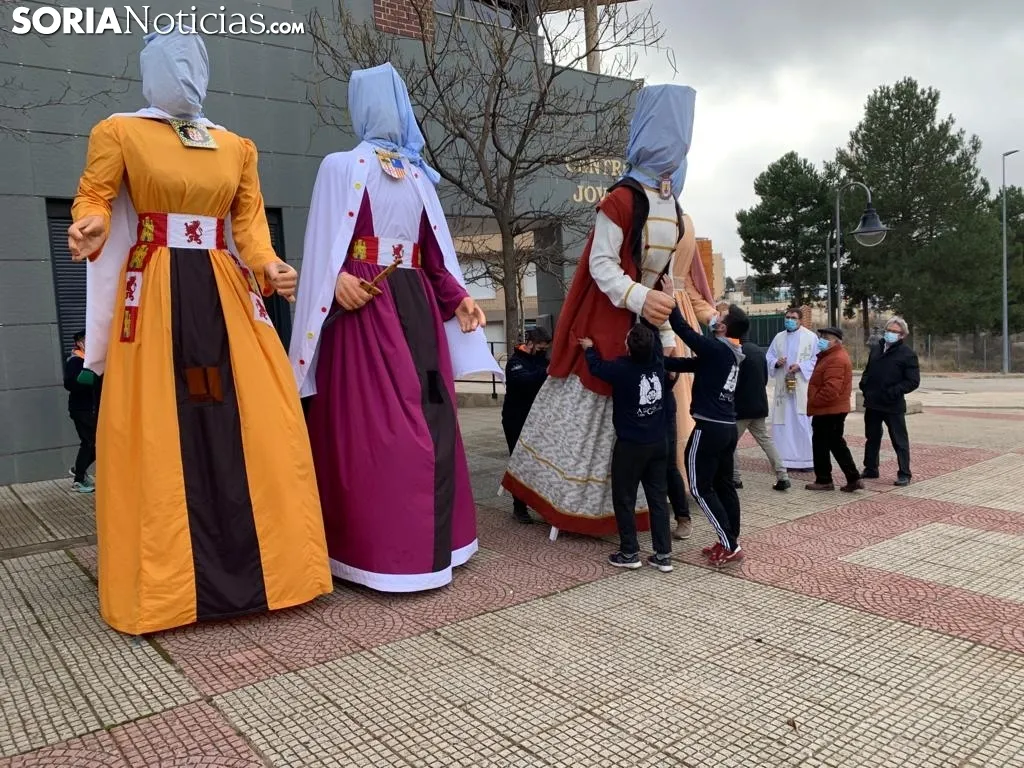 Foto 10 - Golmayo presenta a sus nuevos cuatro gigantes &ldquo;hist&oacute;ricos&rdquo;