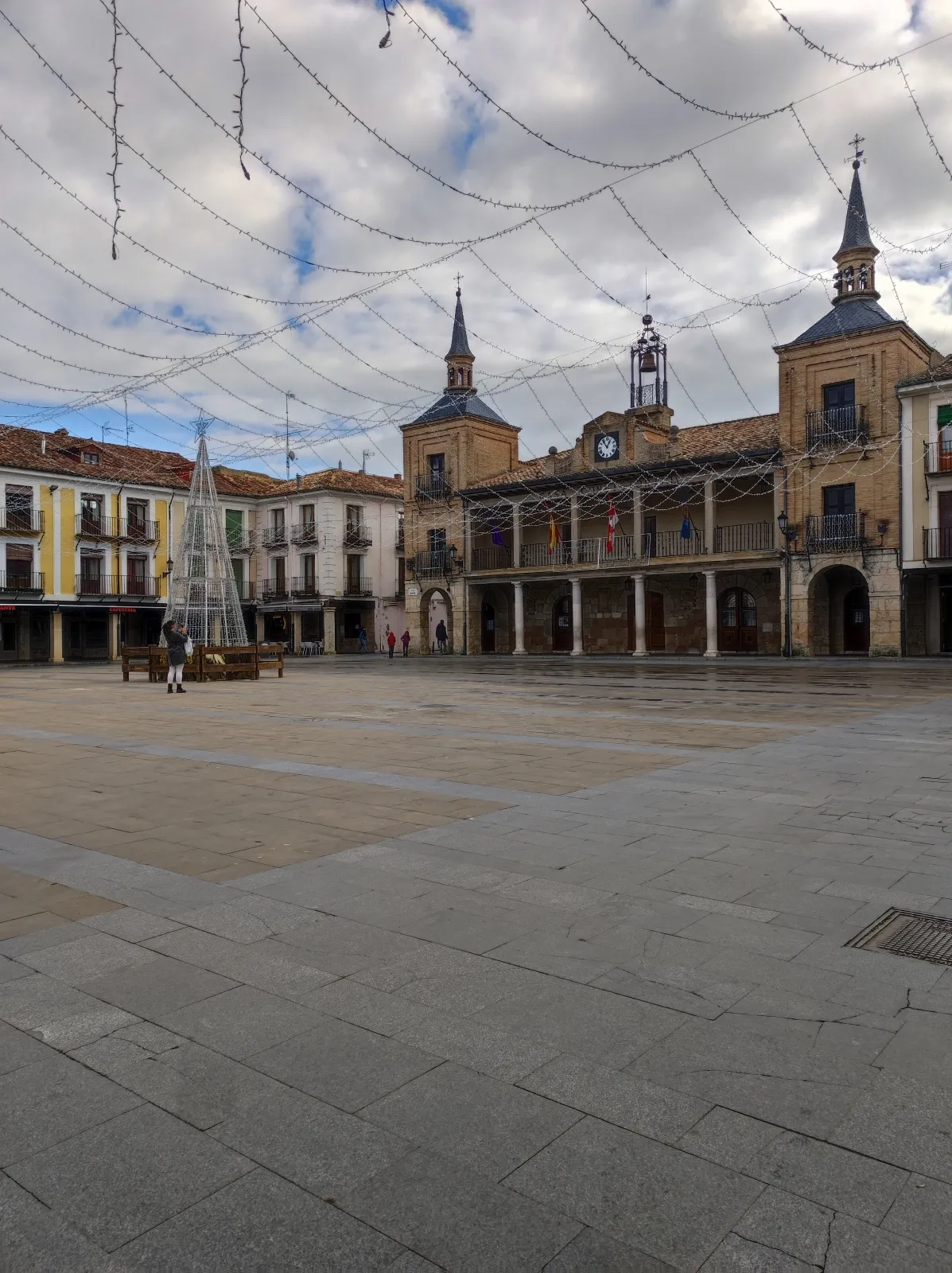 Foto 2 - El Burgo rehabilitar&aacute; su plaza Mayor en 2022