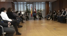 Una imagen de la reunión hoy entre Junta, comité y empresa. /Julián García