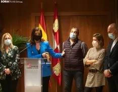 Una imagen de la reunión hoy entre Junta, comité y empresa. /Julián García