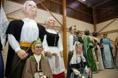 Gigantes y cabezudos / María Ferrer