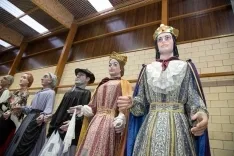 Gigantes y cabezudos / María Ferrer