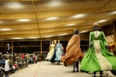 Gigantes y cabezudos / María Ferrer