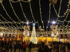Foto 4 - El Burgo de Osma da el pistoletazo de salida a la Navidad con el encendido de sus luces 