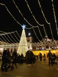 Foto 12 - El Burgo de Osma da el pistoletazo de salida a la Navidad con el encendido de sus luces 