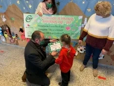 Foto 6 - Una alumna del CEIP Fuente del Rey, premiada en el concurso navidelo de CSIF