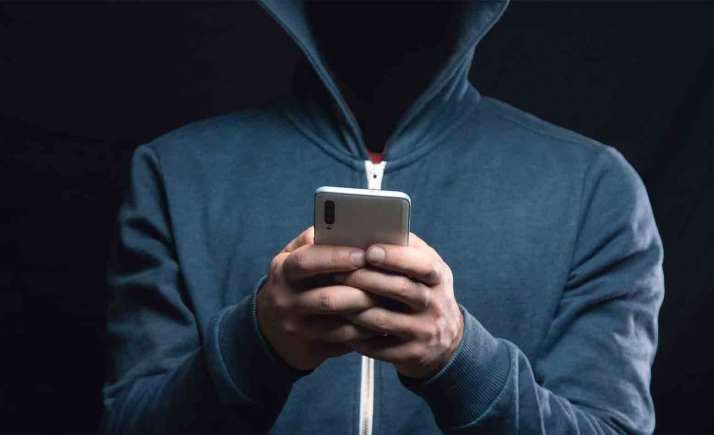 Encausado por un delito contra la intimidad por poner una cámara en un baño en un hospital de Valladolid