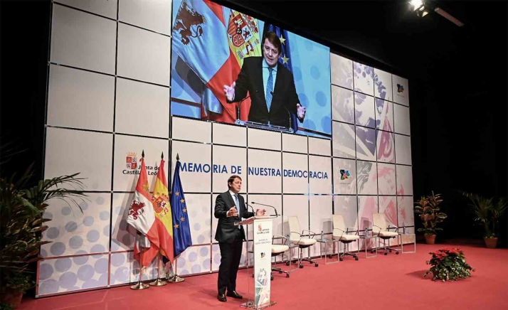 Mañueco asegura que no es el momento de cambiar la Constitución, sino de preservarla de quienes quieren su ruina