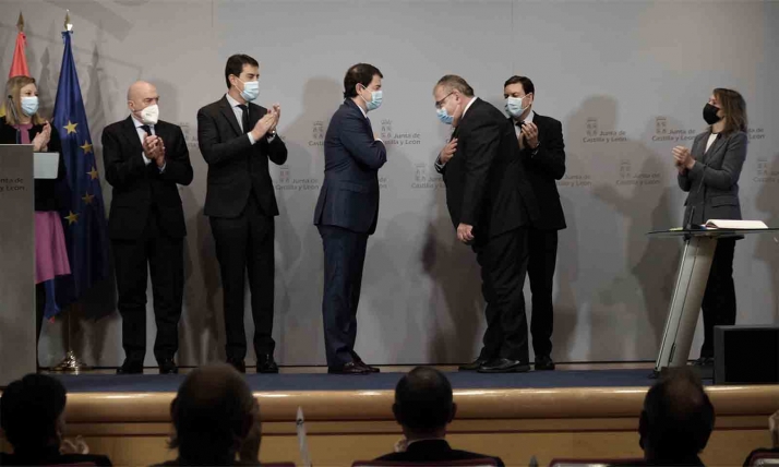 Mañueco reclamará en la Conferencia de Presidentes acelerar la vacunación, una ley de pandemias y el fondo Covid