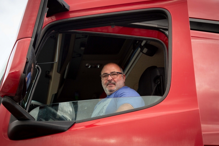 Camionero de Segovia que hace la ruta Cataluña-Soria. /MARÍA FERRER