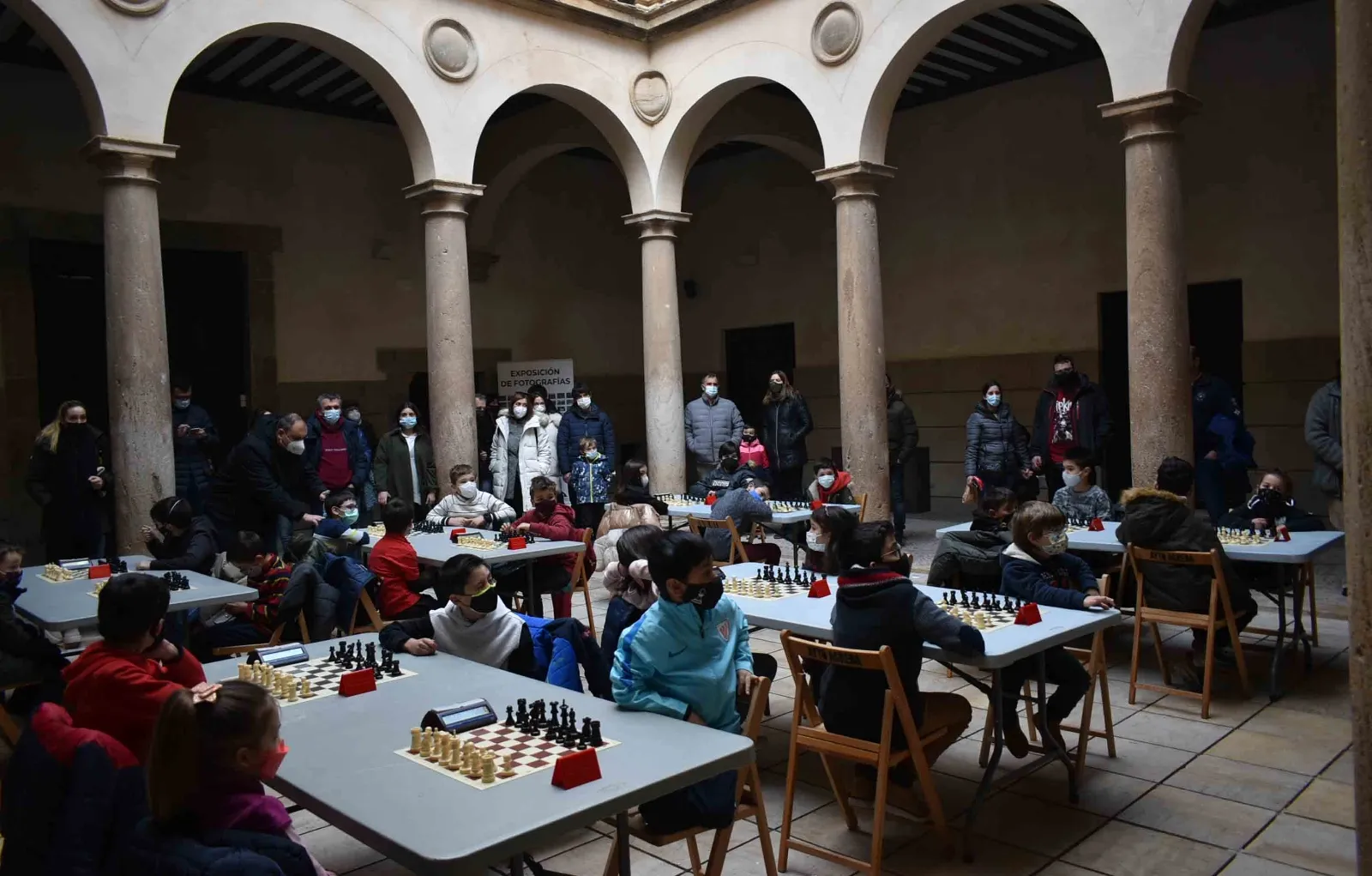 Los jóvenes ajedrecistas antes de comenzar las partidas. /CAC