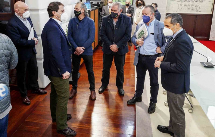 Mañueco valora el trabajo conjunto con el sector agrario para lograr una PAC que cuente con importes anuales similares a la actual