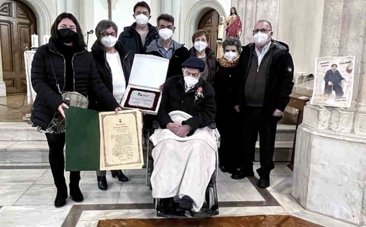 Anastasio Esteban cumple cien años en la residencia San José, en El Burgo