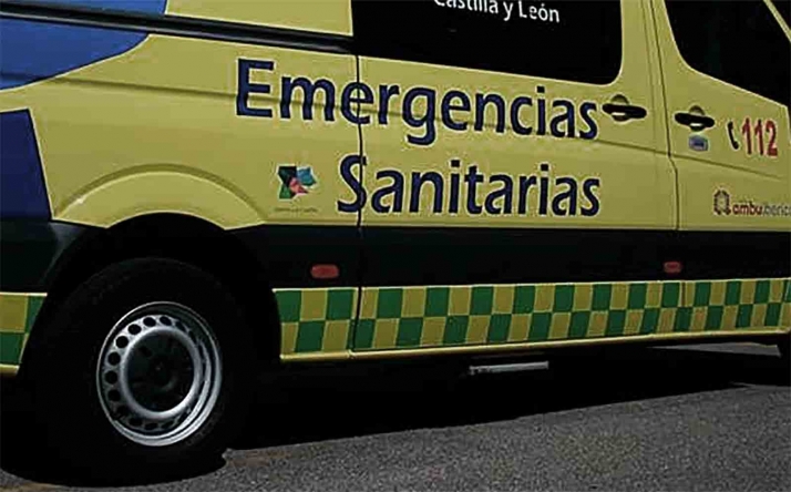 Un fallecido al volcar un camión en Ávila