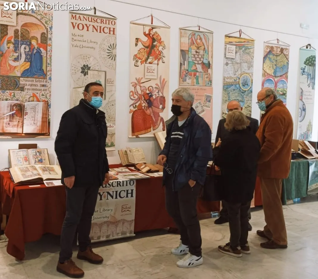El alcalde Antonio Pardo y el teniente alcalde Luis Cuesta en la inauguración de la I Feria de Antigüedades de El Burgo de Osma