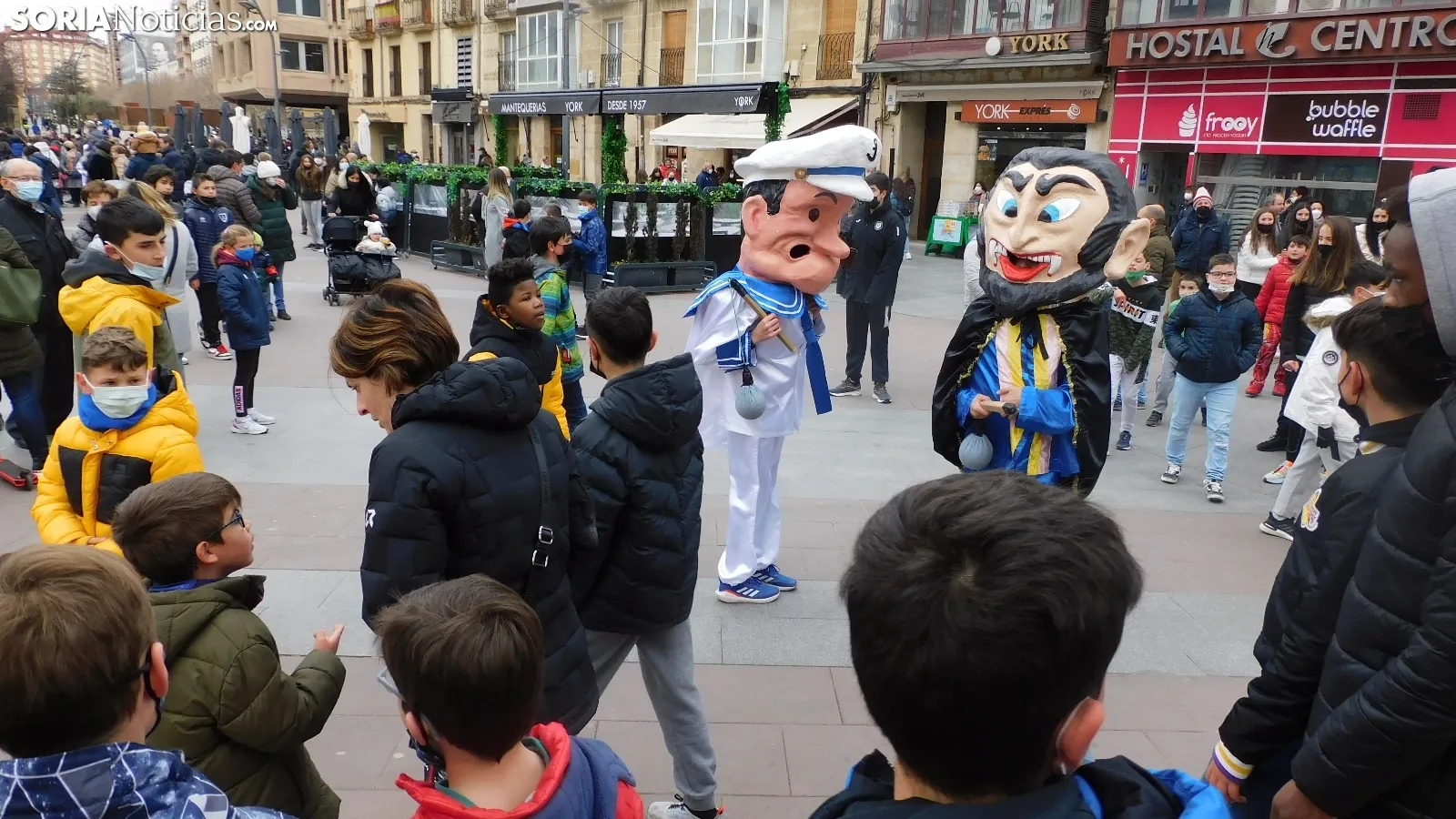 Desfile de Gigantes y Cabezudos en Soria por Carnaval.