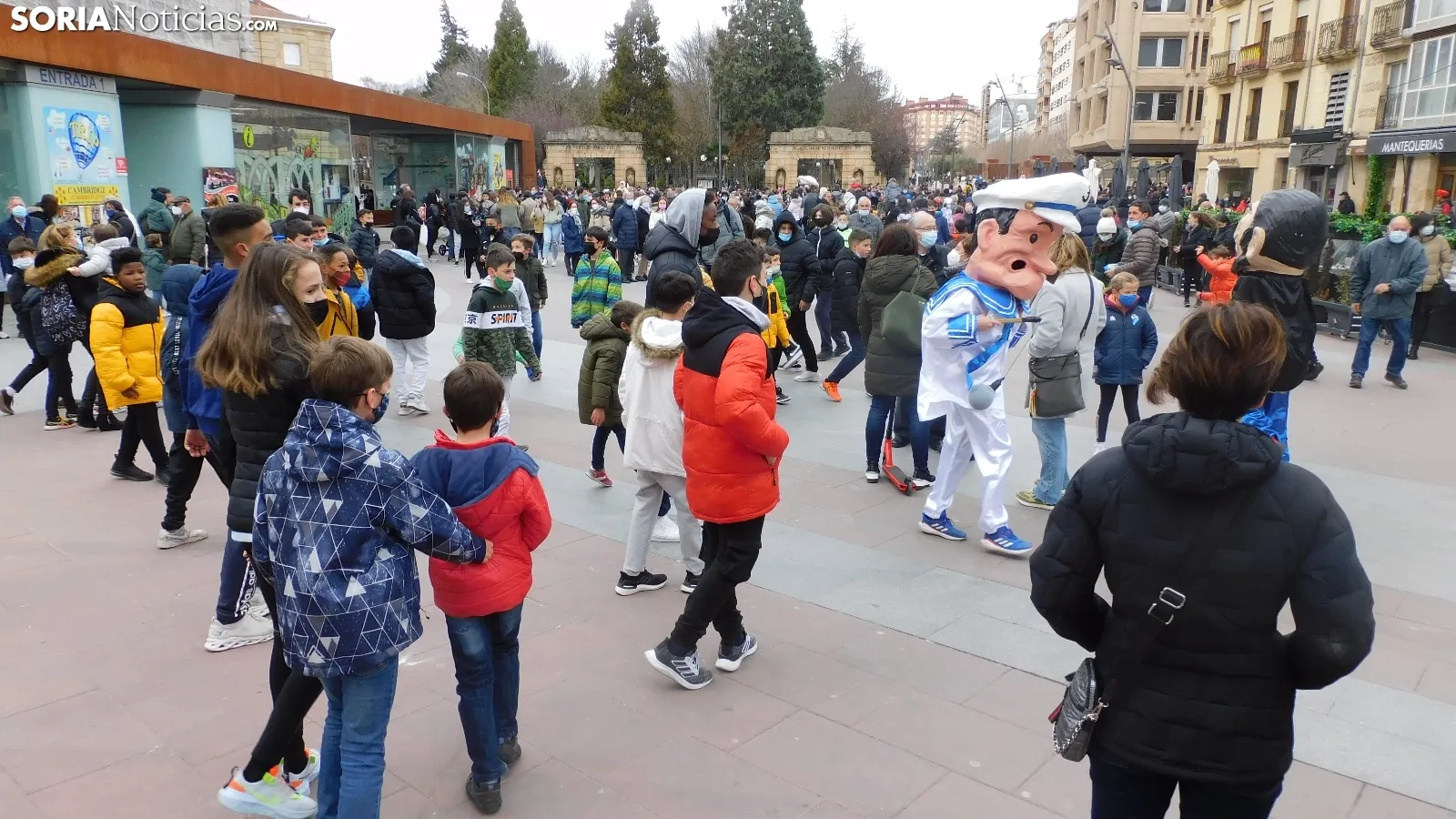 Desfile de Gigantes y Cabezudos en Soria por Carnaval.