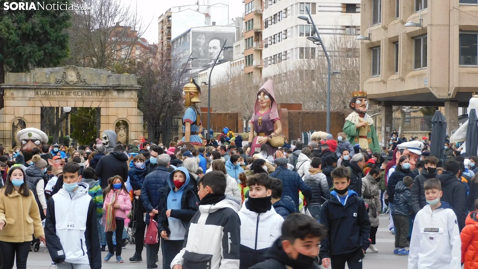 Desfile de Gigantes y Cabezudos en Soria por Carnaval.