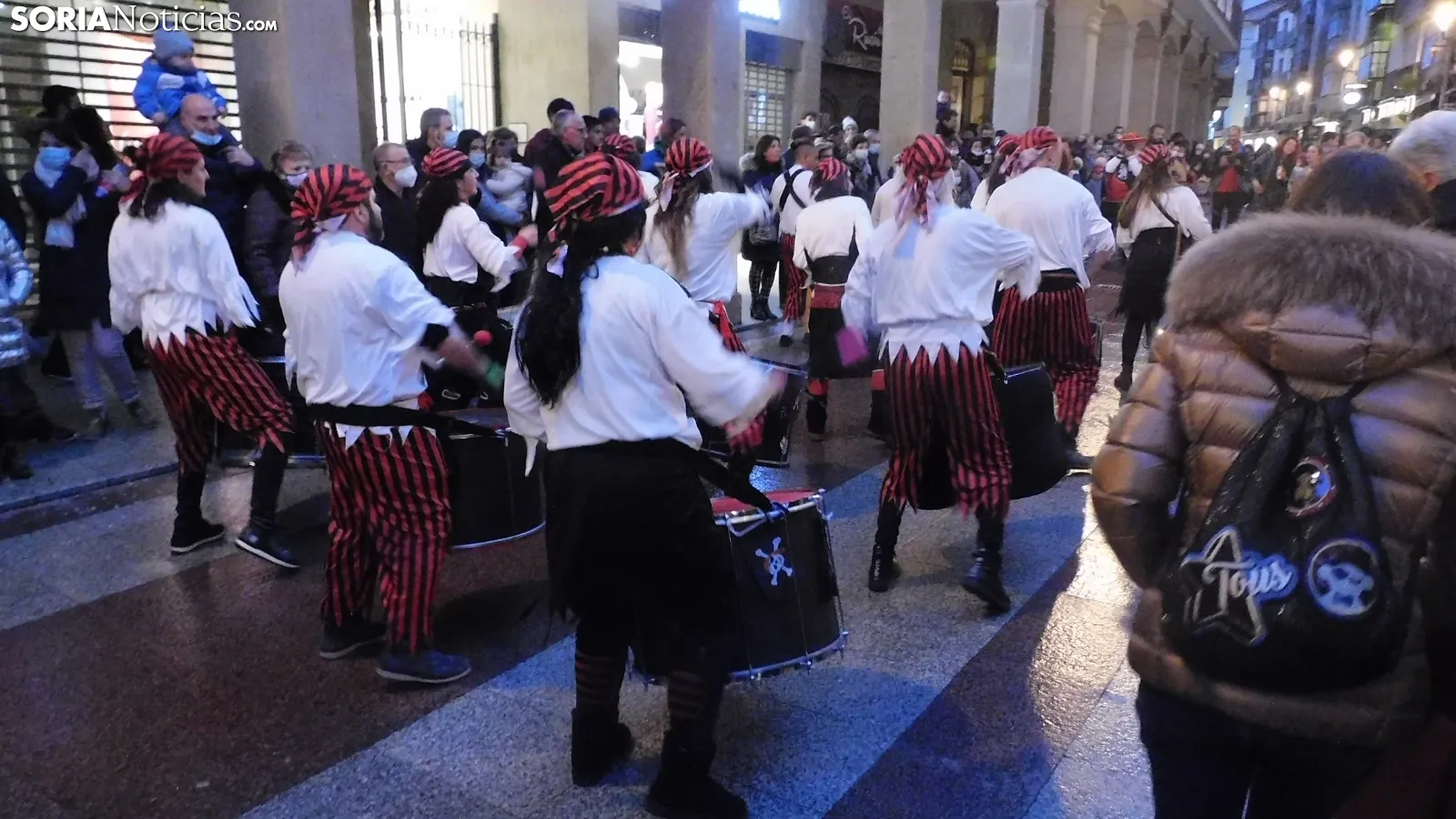 Foto 14 - Galer&iacute;a y v&iacute;deo: el centro de Soria disfruta del Carnaval al ritmo de batucadas con enorme expectaci&oacute;n