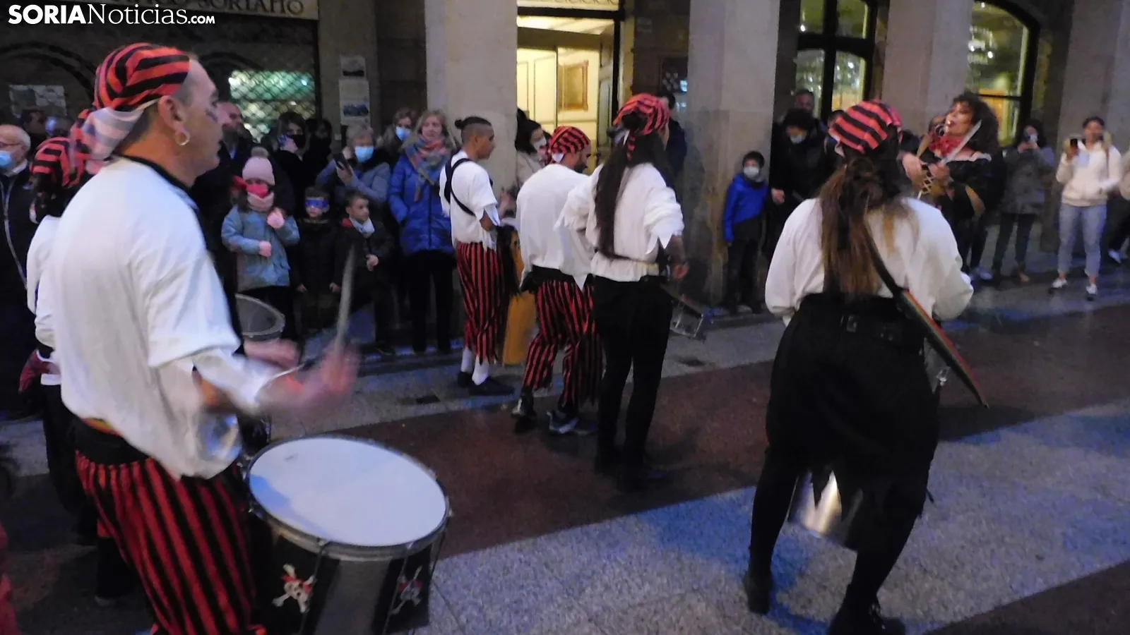 Foto 12 - Galer&iacute;a y v&iacute;deo: el centro de Soria disfruta del Carnaval al ritmo de batucadas con enorme expectaci&oacute;n