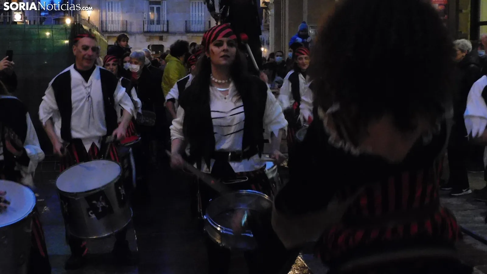 Foto 11 - Galer&iacute;a y v&iacute;deo: el centro de Soria disfruta del Carnaval al ritmo de batucadas con enorme expectaci&oacute;n