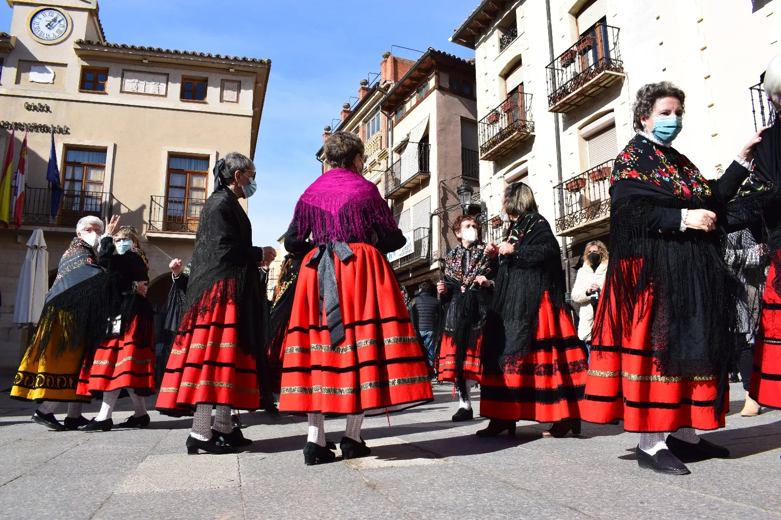 Foto 10 - FOTOS: Las mujeres de San Esteban celebran Santa &Aacute;gueda