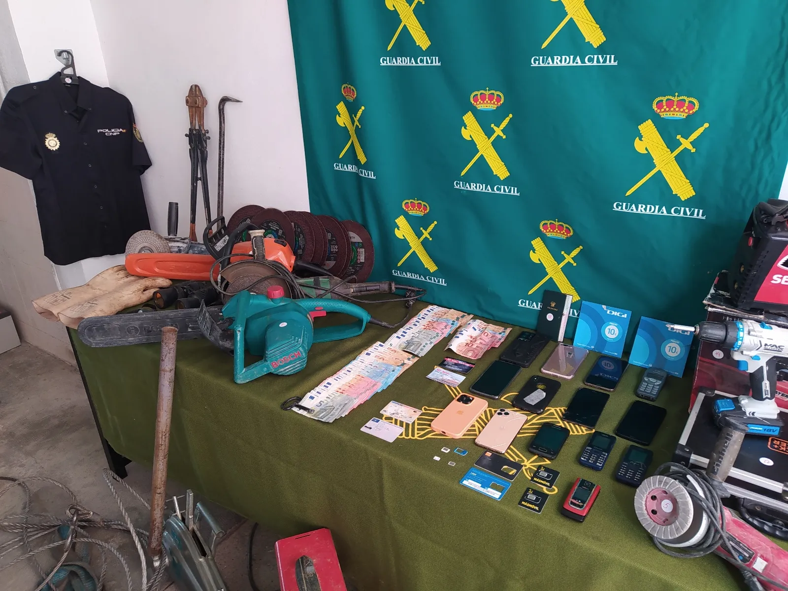 Objetos requisados en la operación 'Gravera'.