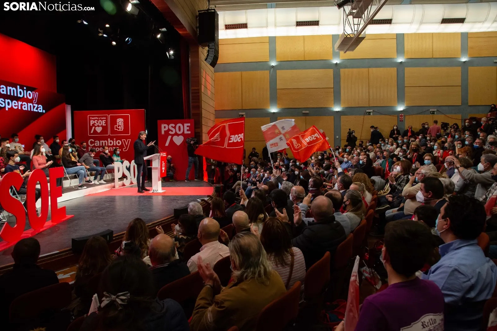 Foto 14 - El llenazo del PSOE en Soria con Pedro S&aacute;nchez, en im&aacute;genes