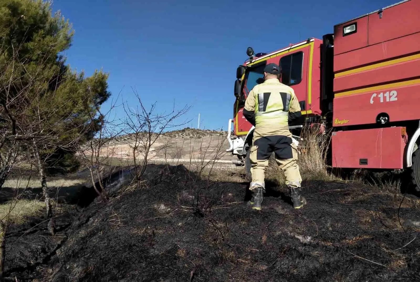 Foto 2 - Bomberos provinciales ayudan a la extinci&oacute;n de un incendio en Zaragoza