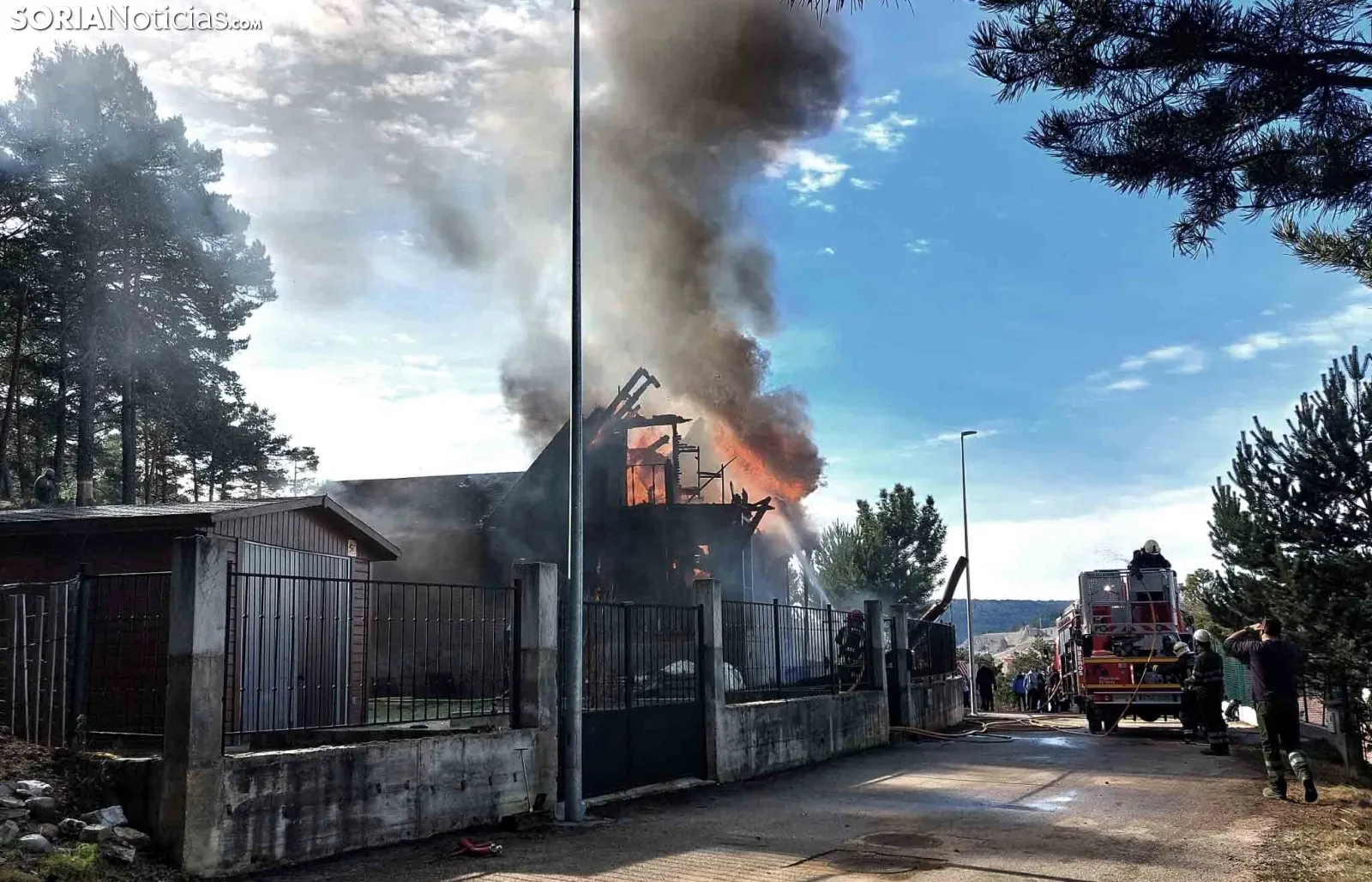 Foto 2 - Arde un chalet en San Leonardo