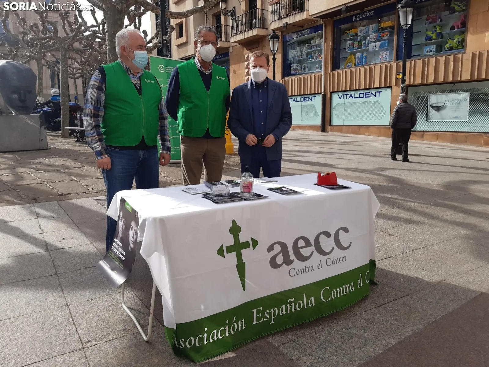 Mesa en Soria capital por el Día Mundial Contra el Cáncer.