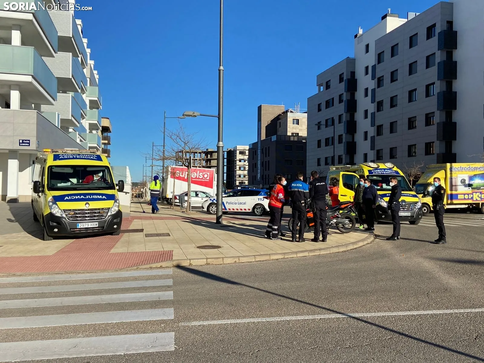 Foto 2 - Colisi&oacute;n entre una moto y un turismo en Soria capital