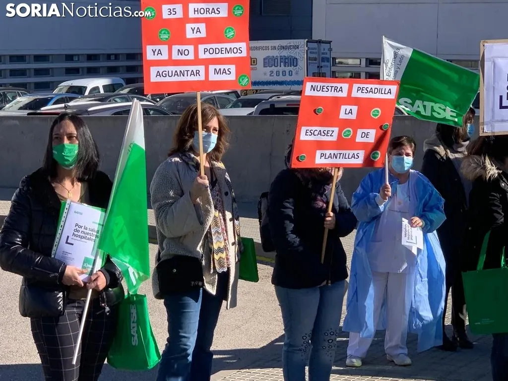 Foto 2 - La ley de seguridad o la reducci&oacute;n de horas, peticiones de la concentraci&oacute;n en el Santa B&aacute;rbara