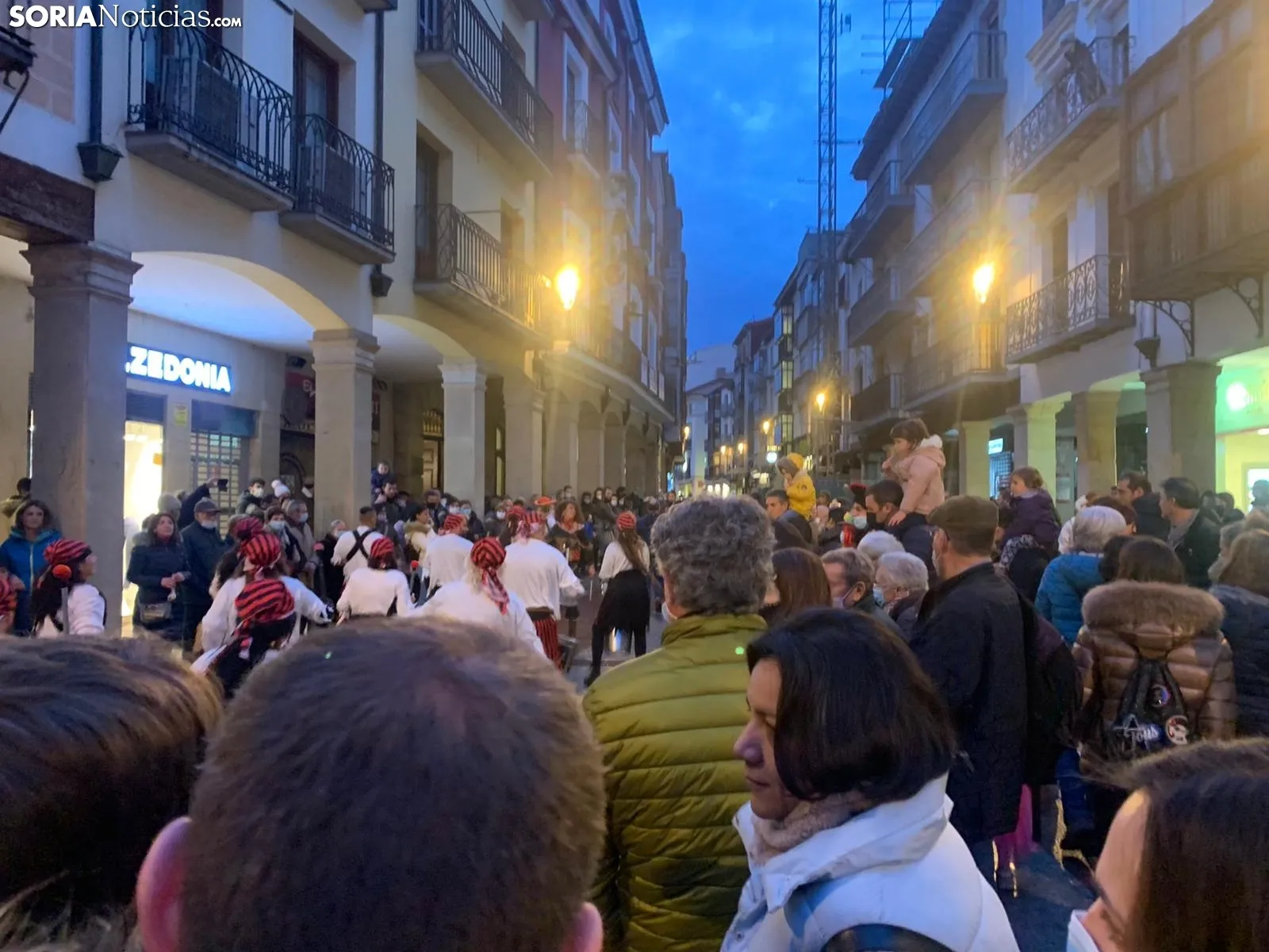 Foto 16 - Galer&iacute;a y v&iacute;deo: el centro de Soria disfruta del Carnaval al ritmo de batucadas con enorme expectaci&oacute;n
