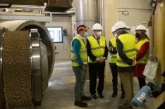 Foto 3 - El ministro Planas se compromete en Soria a no limitar el n&uacute;mero de animales de las granjas de cerdo