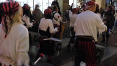 Foto 8 - Galería y vídeo: el centro de Soria disfruta del Carnaval al ritmo de batucadas con enorme expectación