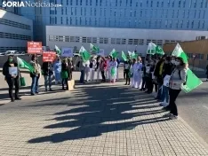 Foto 4 - La ley de seguridad o la reducci&oacute;n de horas, peticiones de la concentraci&oacute;n en el Santa B&aacute;rbara