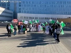 Foto 5 - La ley de seguridad o la reducci&oacute;n de horas, peticiones de la concentraci&oacute;n en el Santa B&aacute;rbara