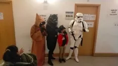 Foto 3 - Cabezudos y personajes de Star Wars animan la vacunaci&oacute;n de los m&aacute;s peque&ntilde;os