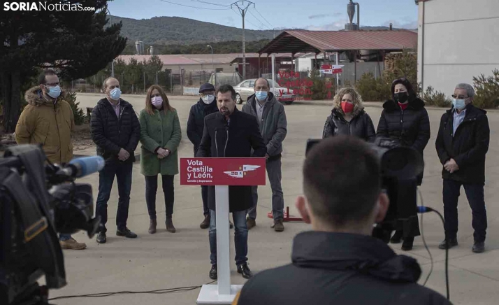 Una imagen de la presencia del líder socialista en Pinares este martes. /Julián García