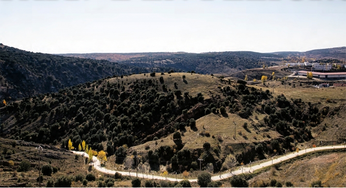 Asociaciones Culturales valoran positivamente el encuentro con Mínguez para abordar la preservación del Cerro de los Moros