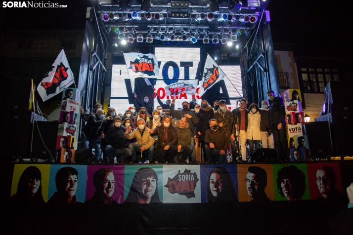 Foto de familia en el cierre de campaña de la Soria ¡Ya! María Ferrer