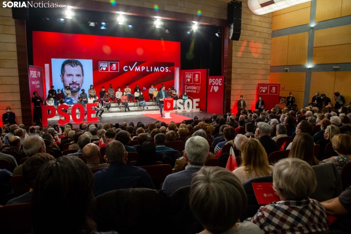 El llenazo del PSOE en Soria con Pedro Sánchez, en imágenes