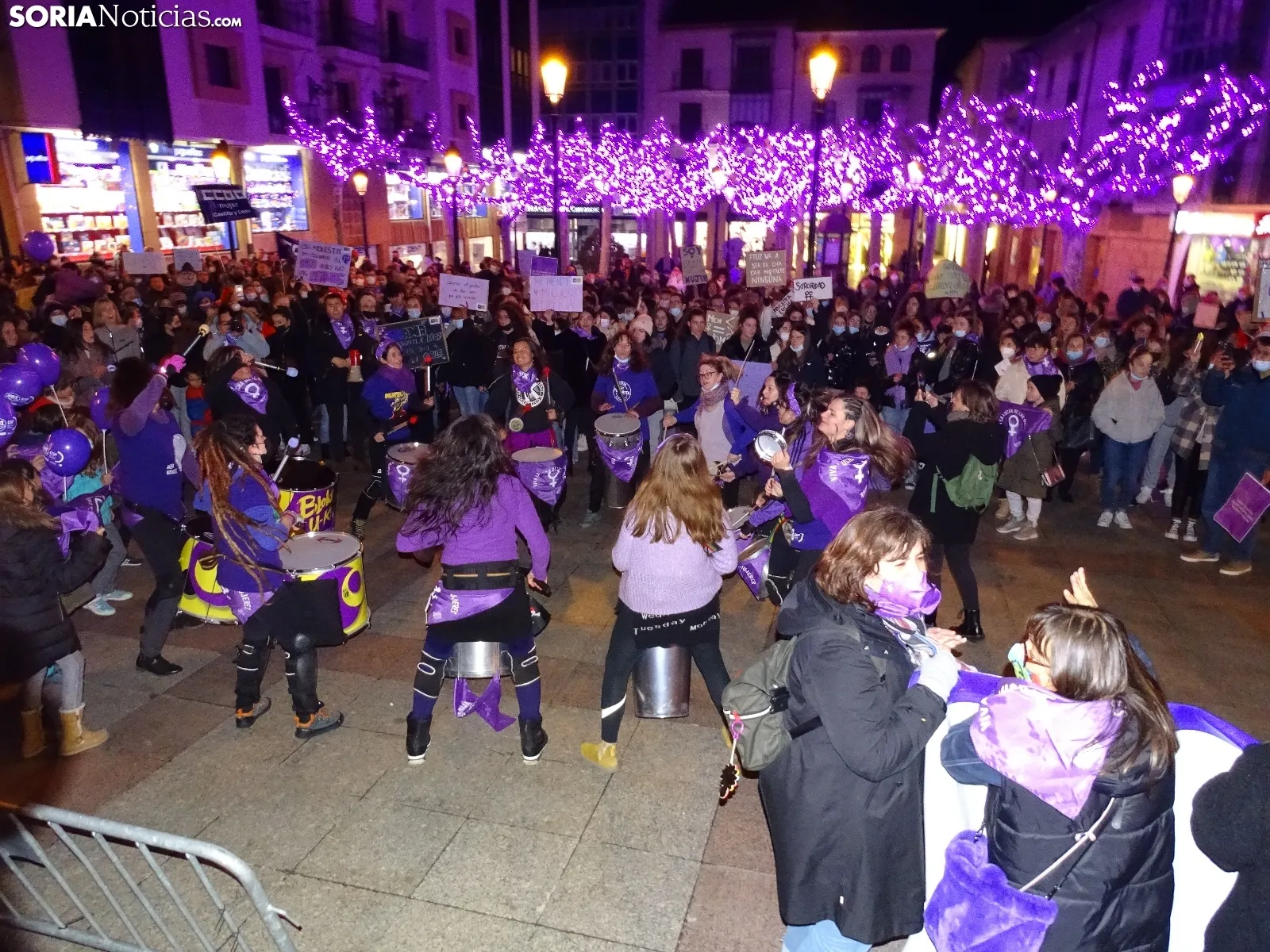 Foto 12 - GALER&Iacute;A: Soria, feminista, clama en violeta