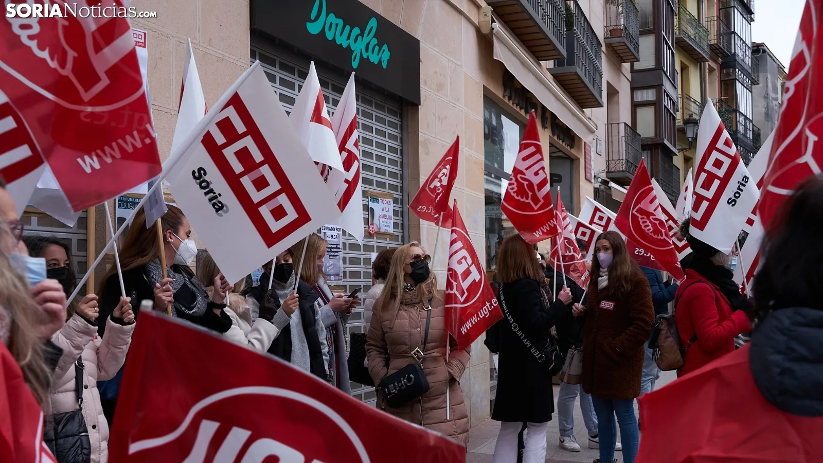 Las trabajadoras sorianas de Douglas salen a la calle / Foto: Cirilo Vargas