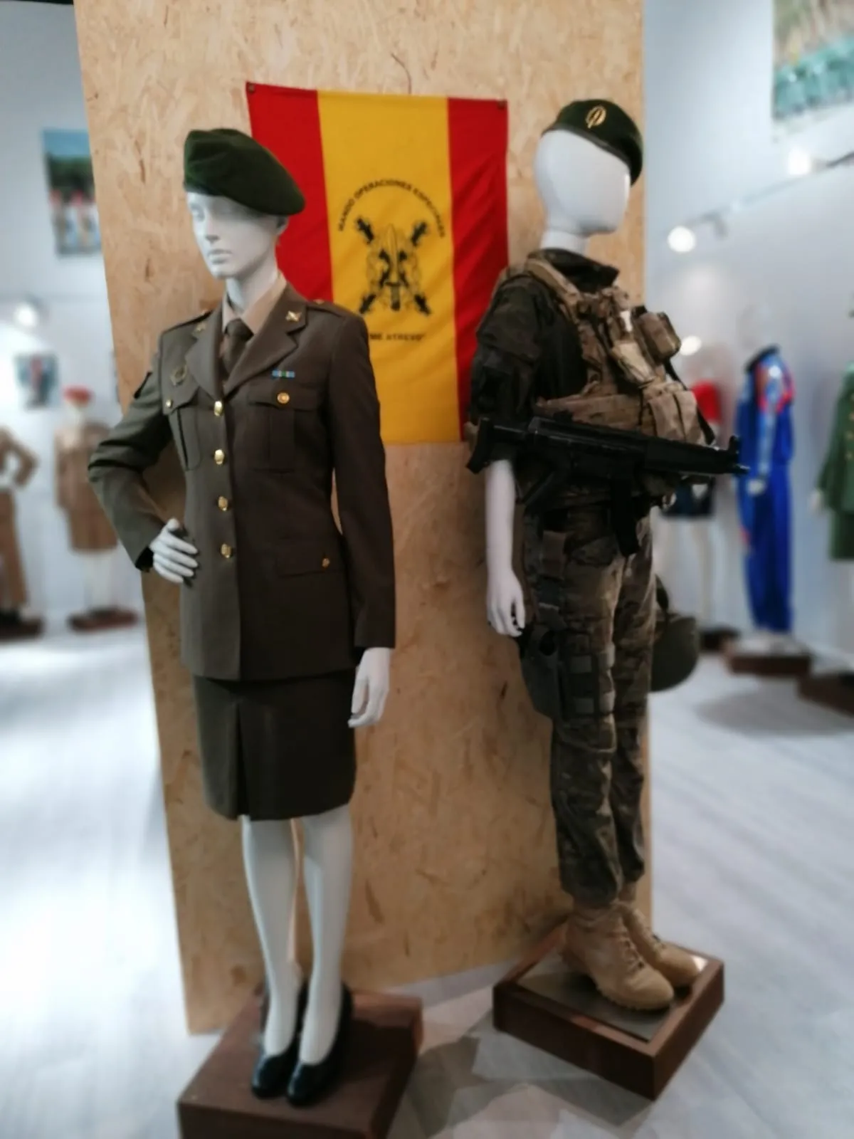 Foto 13 - Galer&iacute;a: presentada la exposici&oacute;n de uniformes militares espa&ntilde;oles con la colecci&oacute;n 'Mujeres de uniforme'