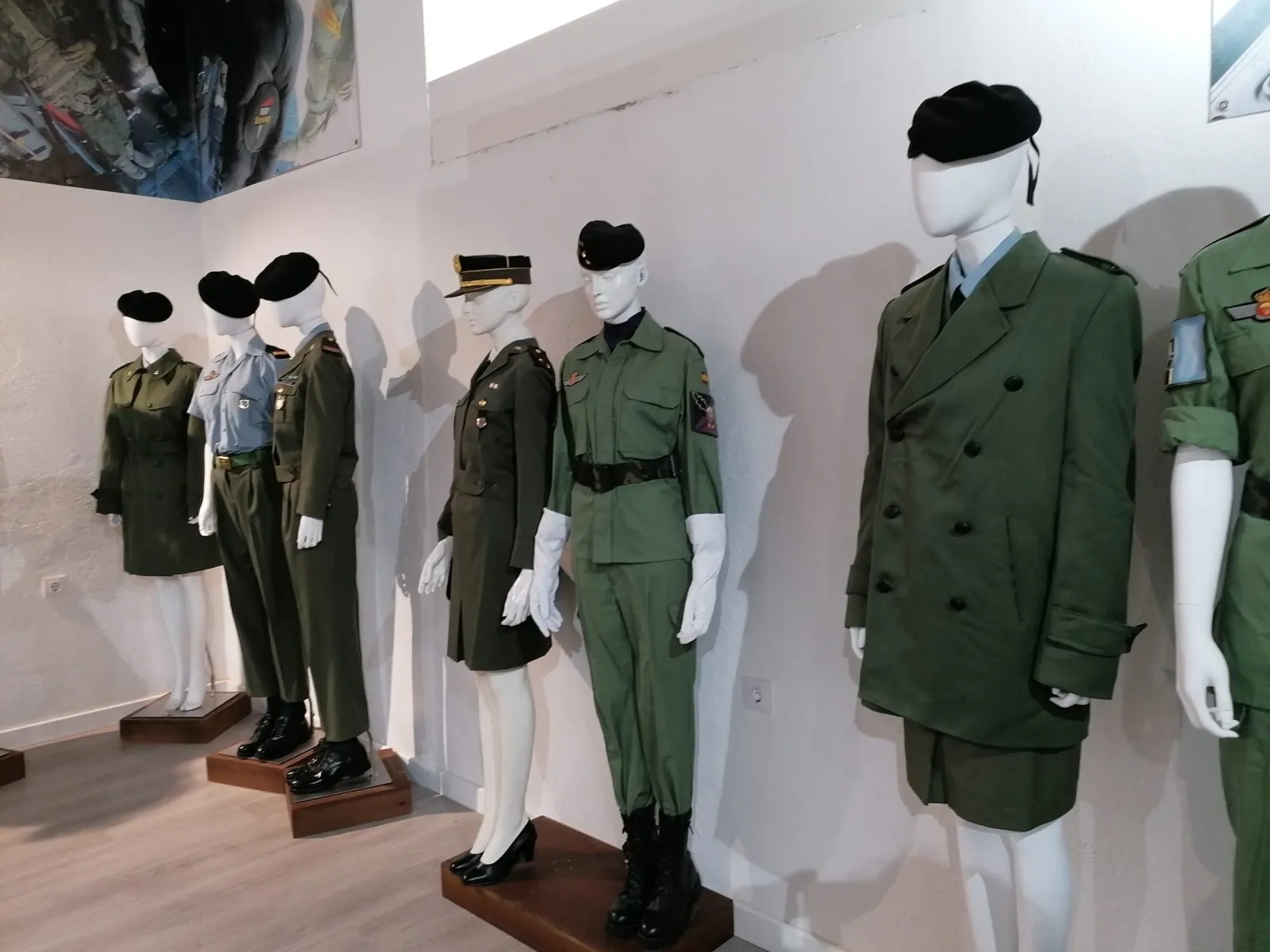 Foto 12 - Galer&iacute;a: presentada la exposici&oacute;n de uniformes militares espa&ntilde;oles con la colecci&oacute;n 'Mujeres de uniforme'