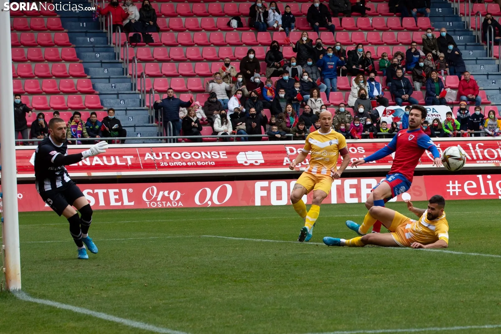 Numancia vs Badalona / María Ferrer