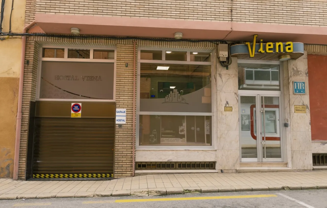 Entrada al establecimiento por la calle García Solier.